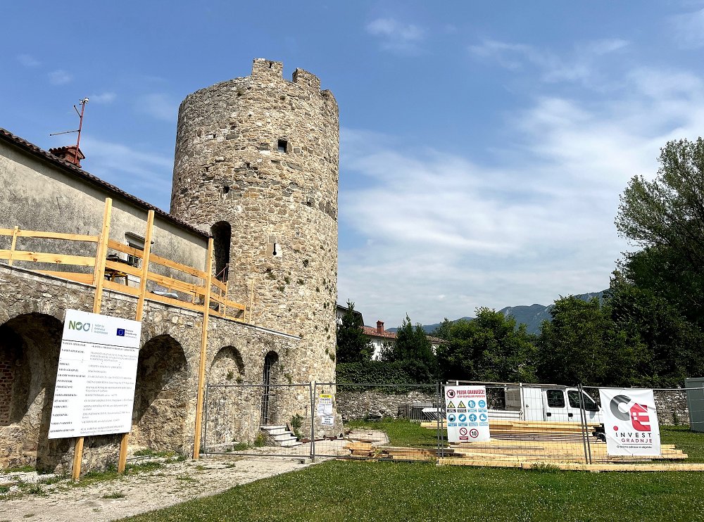 Nadaljuje se obnova stolpa št. 8 v ajdovskem grajskem obzidju