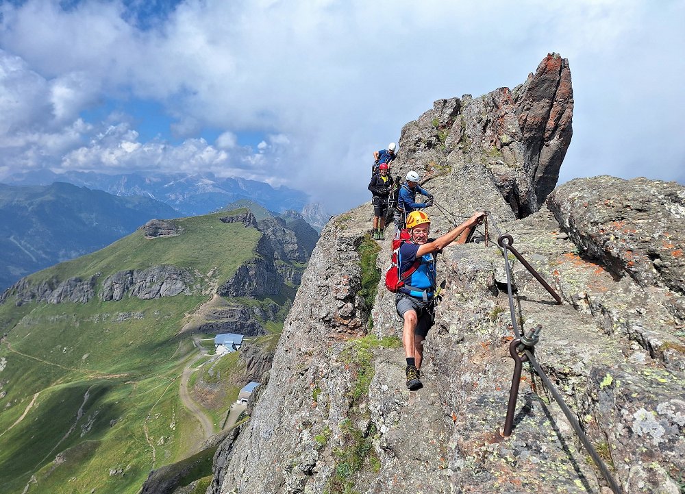 Planinsko društvo Ajdovščina v Dolomitih med Marmolado in Sello 