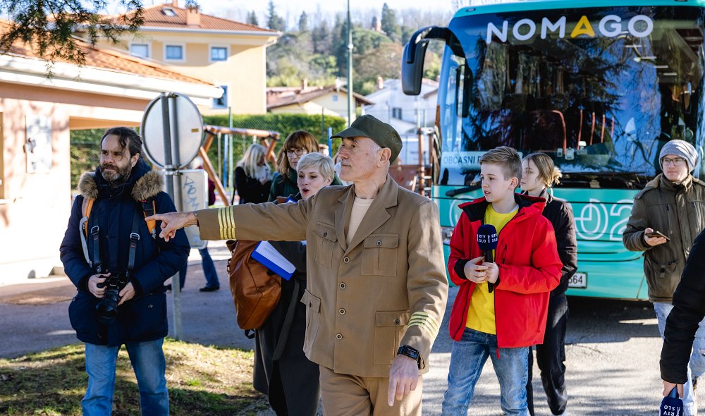 Tovarna izkušenj: tri edinstvena doživetja med vrtnicami, tihotapci in plemiči